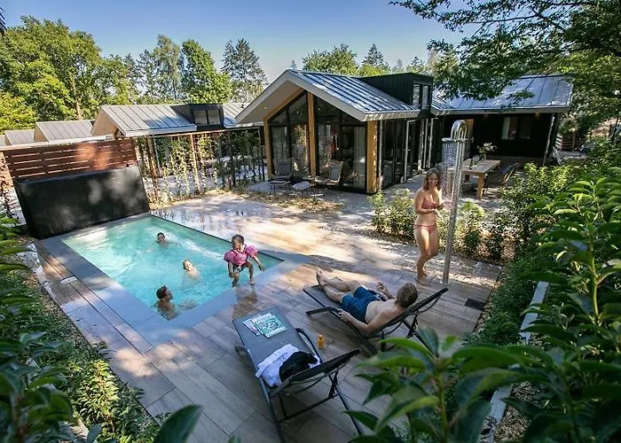 Pool Lodge - Vakantiepark De Thijmse Berg