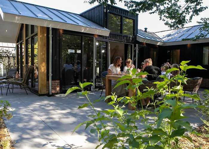Pool Lodge - Vakantiepark De Thijmse Berg